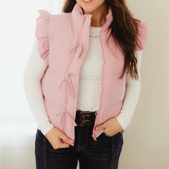 NWOT Blush Pink Puffer Vest with Ruffle Sleeve -M- Cute Statement Layer - Picture 2 of 4